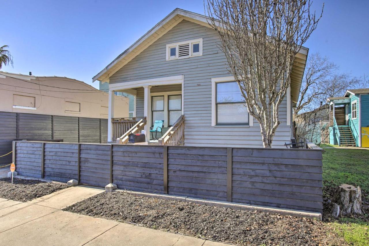 Cozy Beach Bungalow Near Galveston Seawall And Pier Εξωτερικό φωτογραφία
