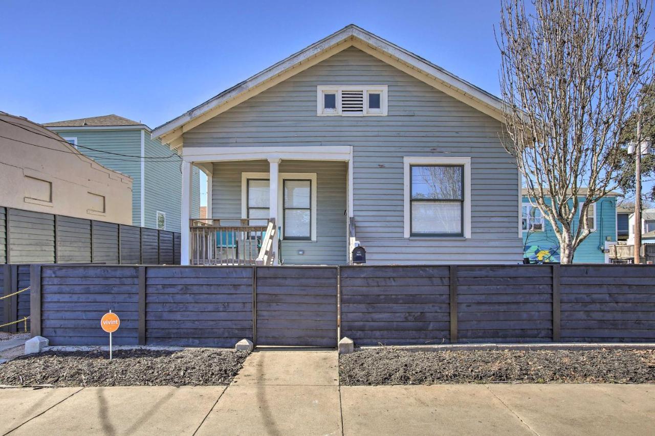 Cozy Beach Bungalow Near Galveston Seawall And Pier Εξωτερικό φωτογραφία