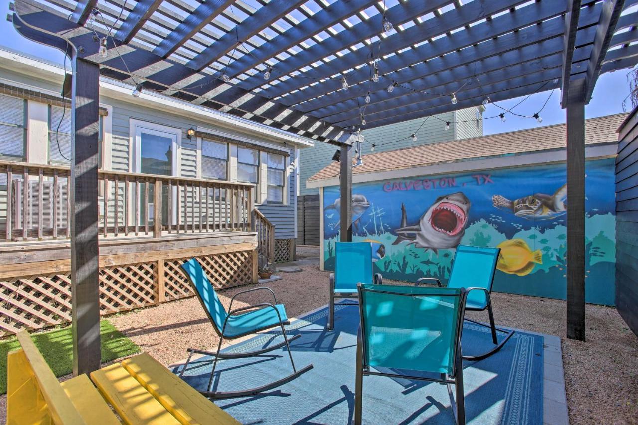 Cozy Beach Bungalow Near Galveston Seawall And Pier Εξωτερικό φωτογραφία