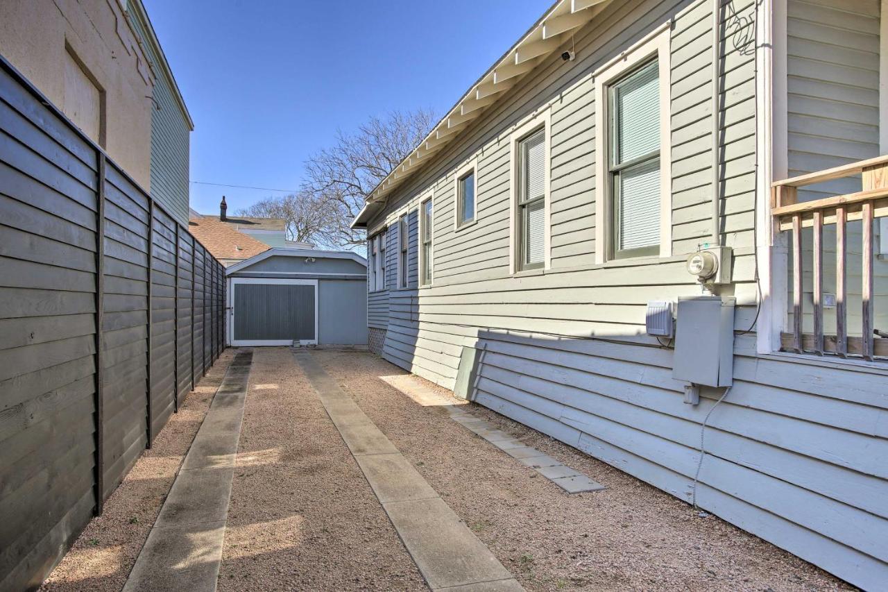 Cozy Beach Bungalow Near Galveston Seawall And Pier Εξωτερικό φωτογραφία