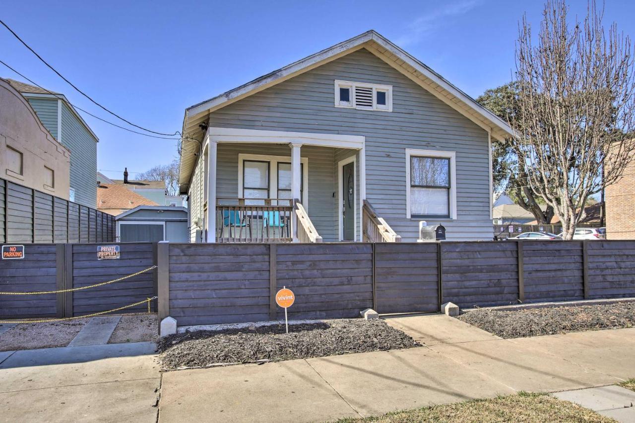 Cozy Beach Bungalow Near Galveston Seawall And Pier Εξωτερικό φωτογραφία